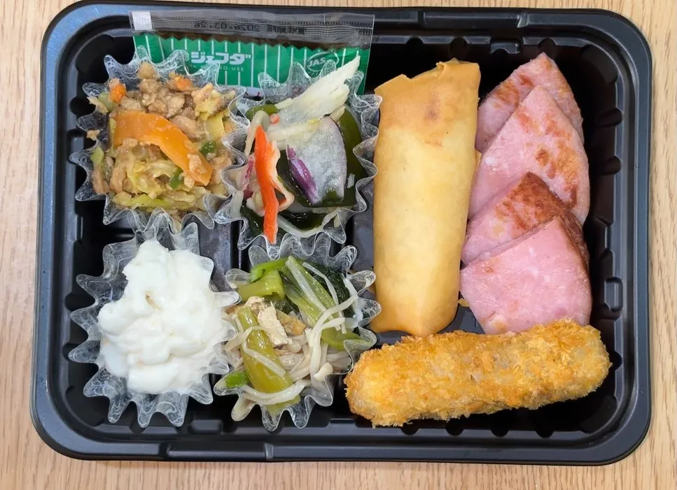 庄内通でオレンジの看板が目印のおべんとうオリです