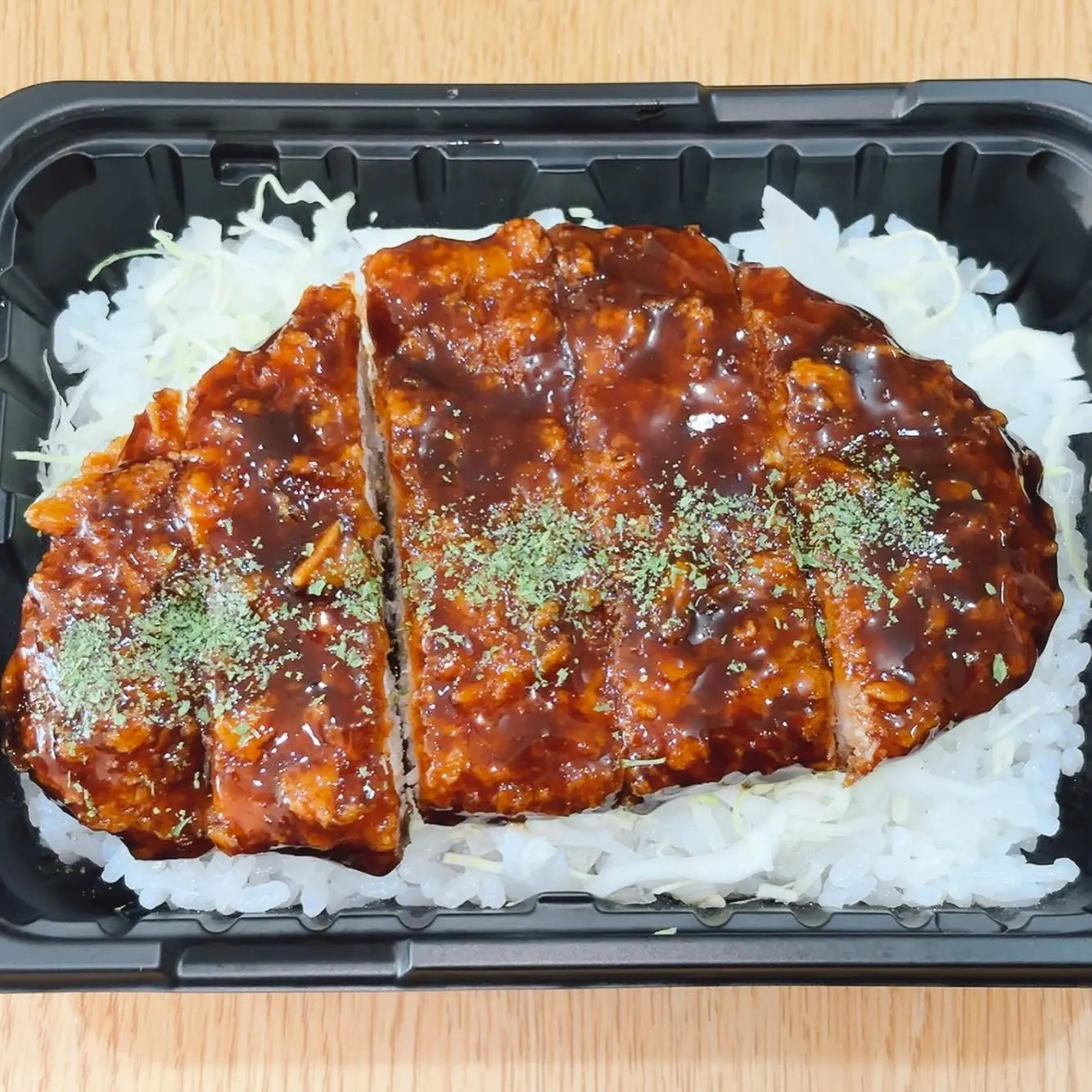 庄内通でオレンジの看板が目印のおべんとうオリです