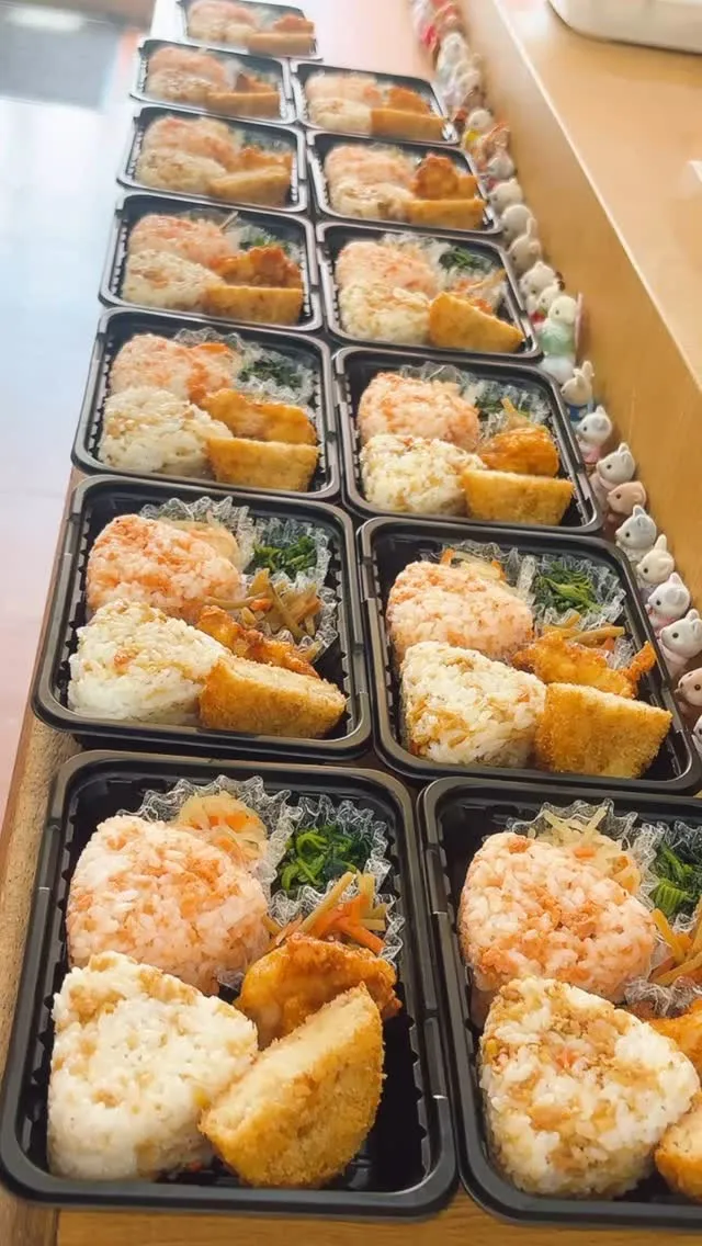 5/5 店舗はお休みいただいておりますがおにぎり弁当13個ご...
